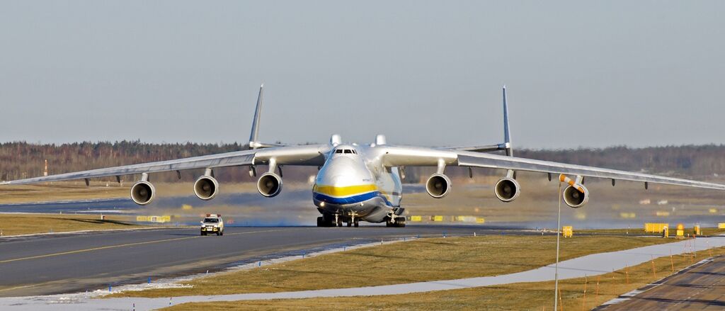 Antonov An 225 front view